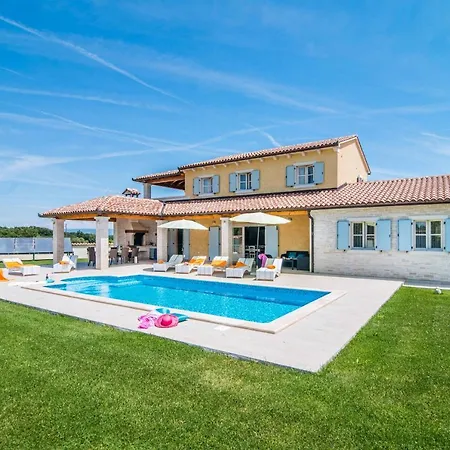 Elegant In Village Pavicini, Istria *